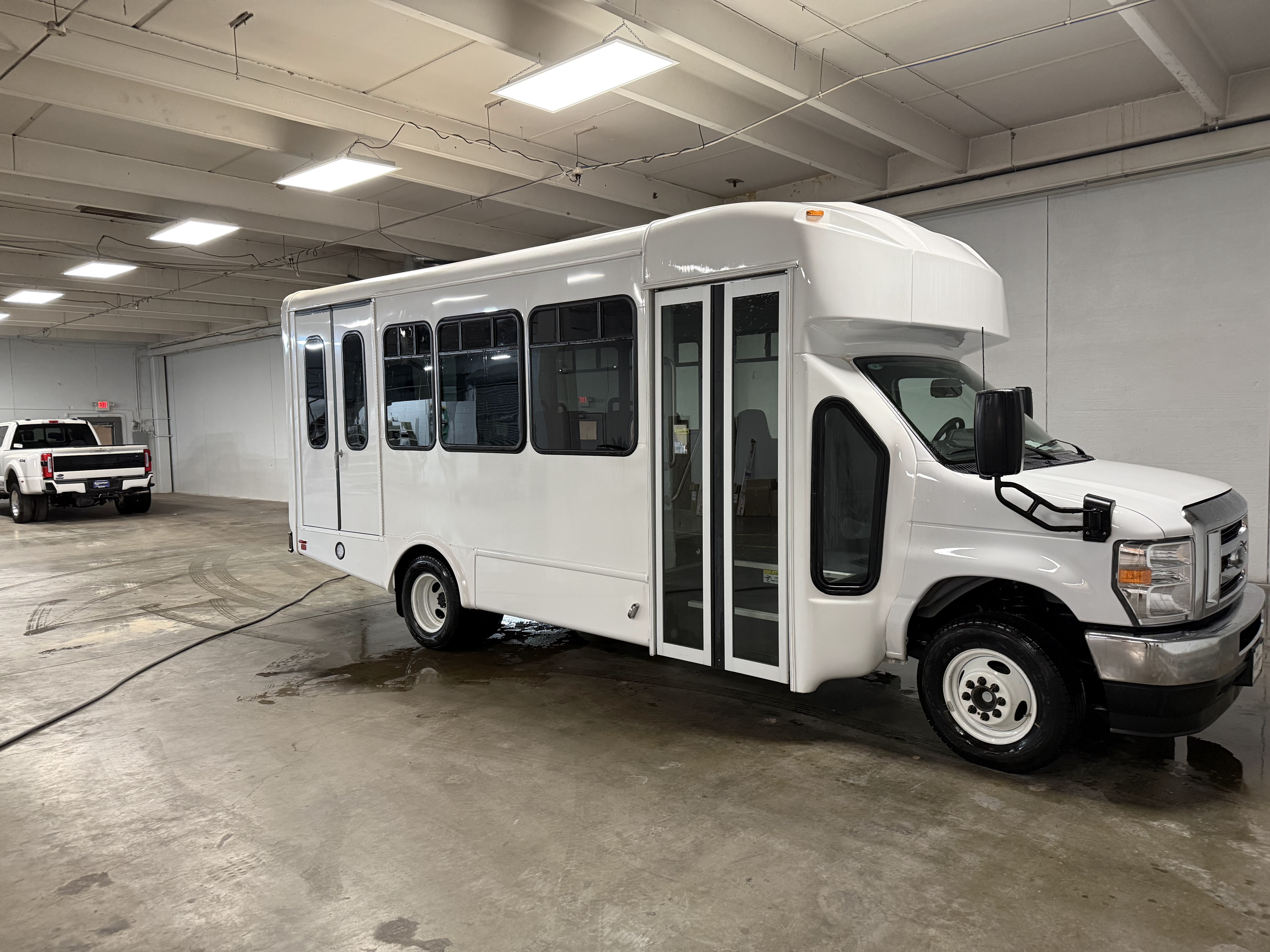 Glaval Universal 12+2 Passenger with Wheel Chair Lift